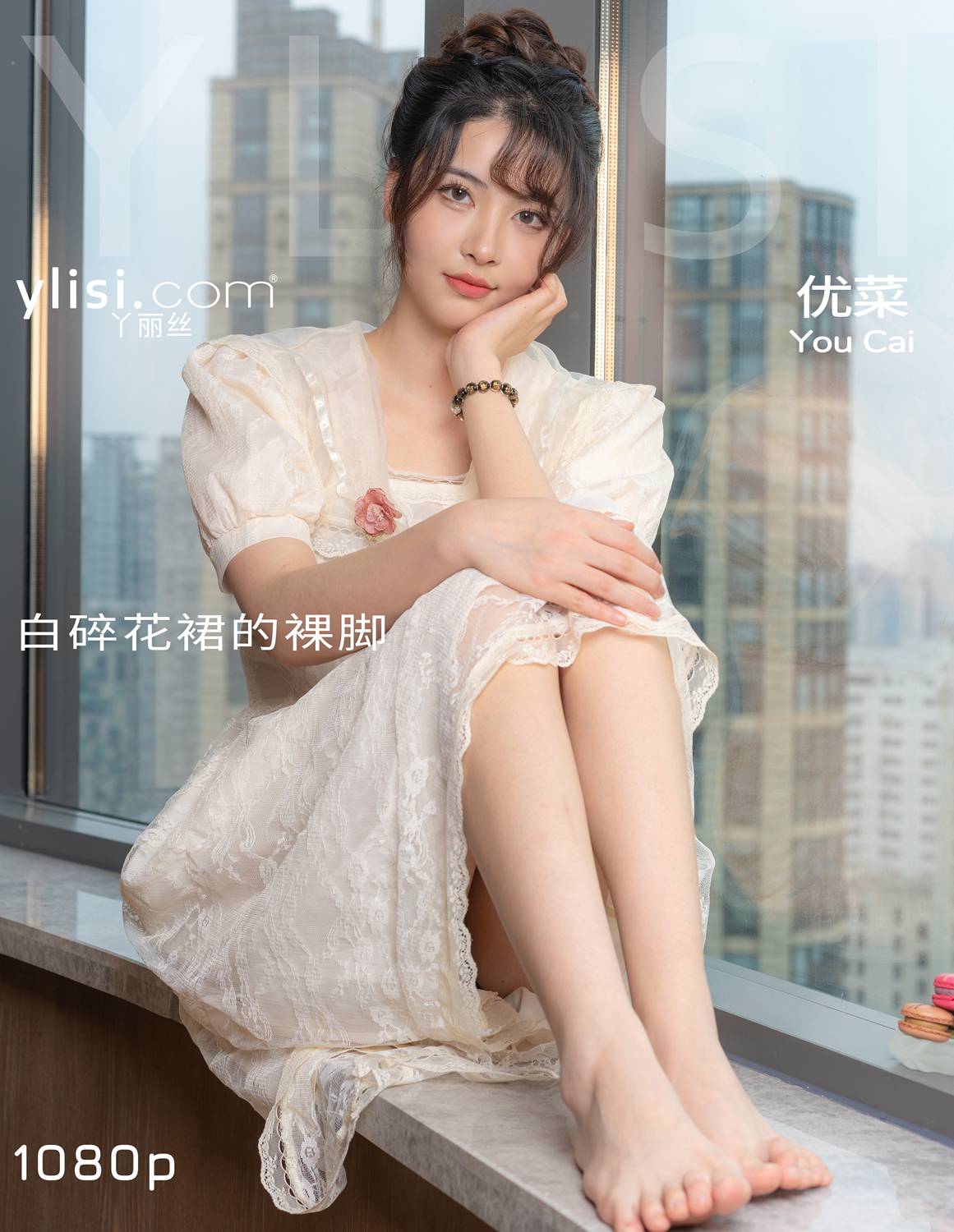 null The bare feet of a white floral dress 高清写真套图