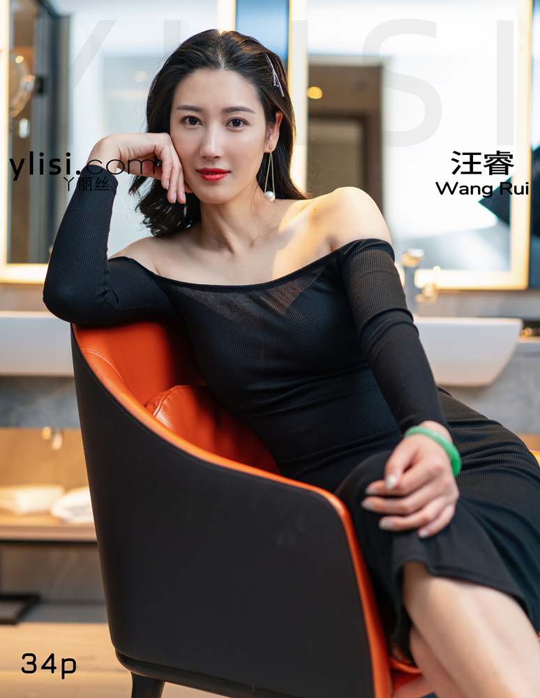 null The model's red toenails 高清写真套图