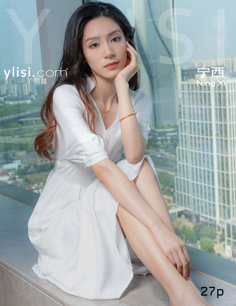 null Naked feet of beauty in white dress 高清写真套图