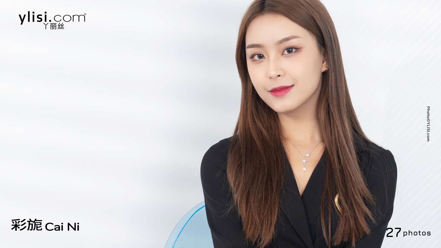 null Try on two pairs of sandals 高清写真套图