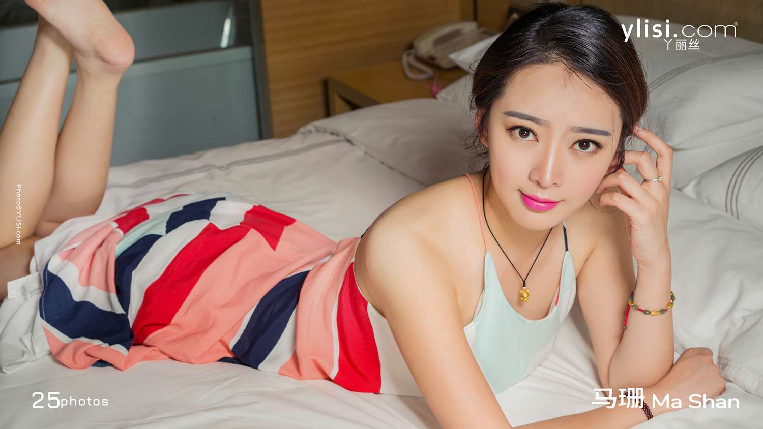 null Taking off red high heels feet 高清写真套图