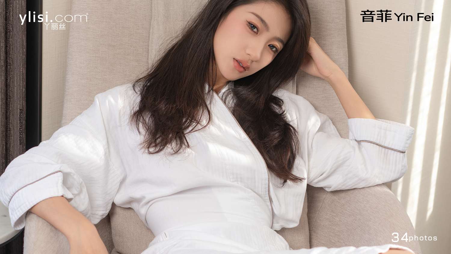 null Bare feet under bathrobe 高清写真套图