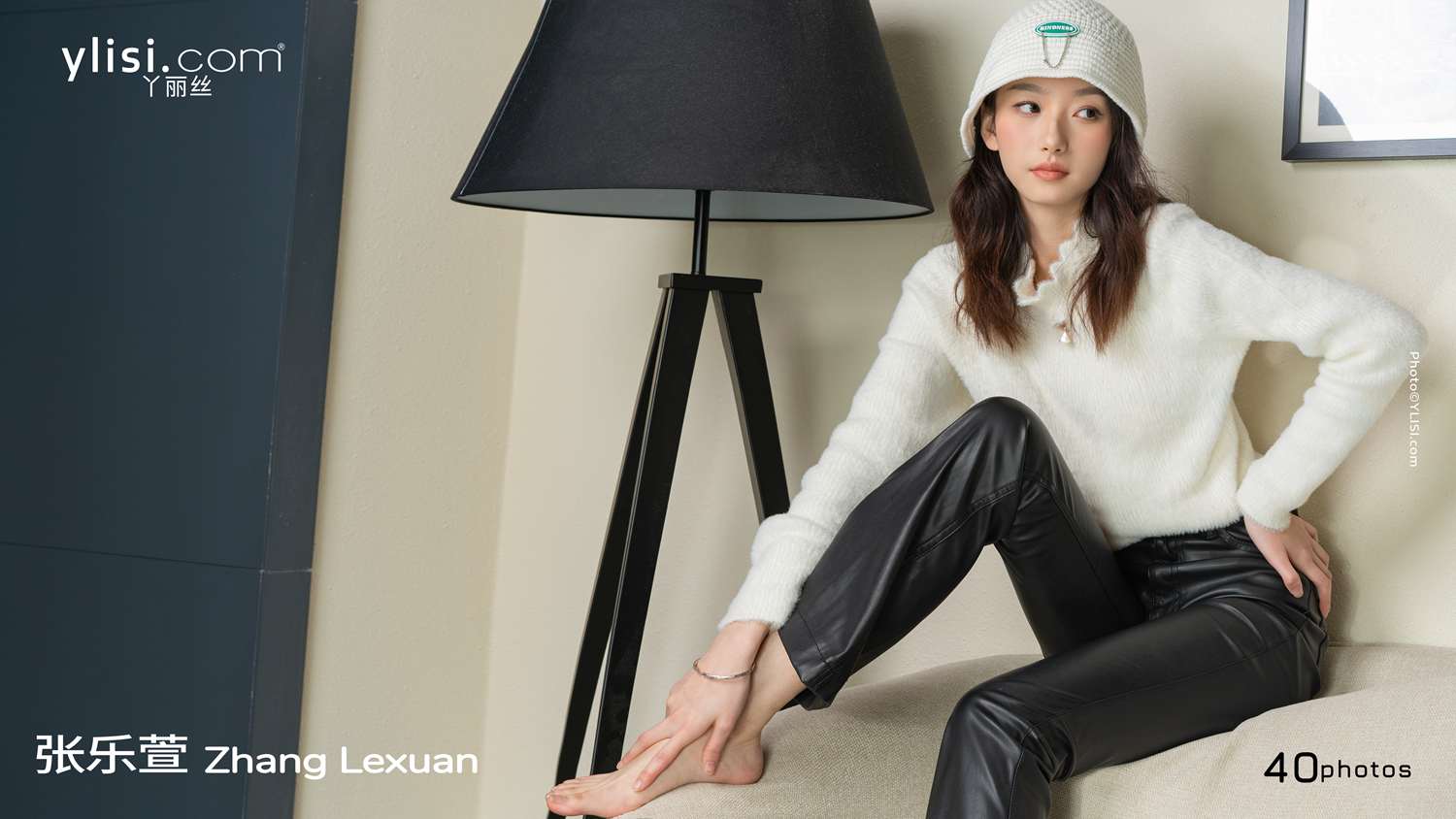 null Beautiful feet after taking off boots 高清写真套图