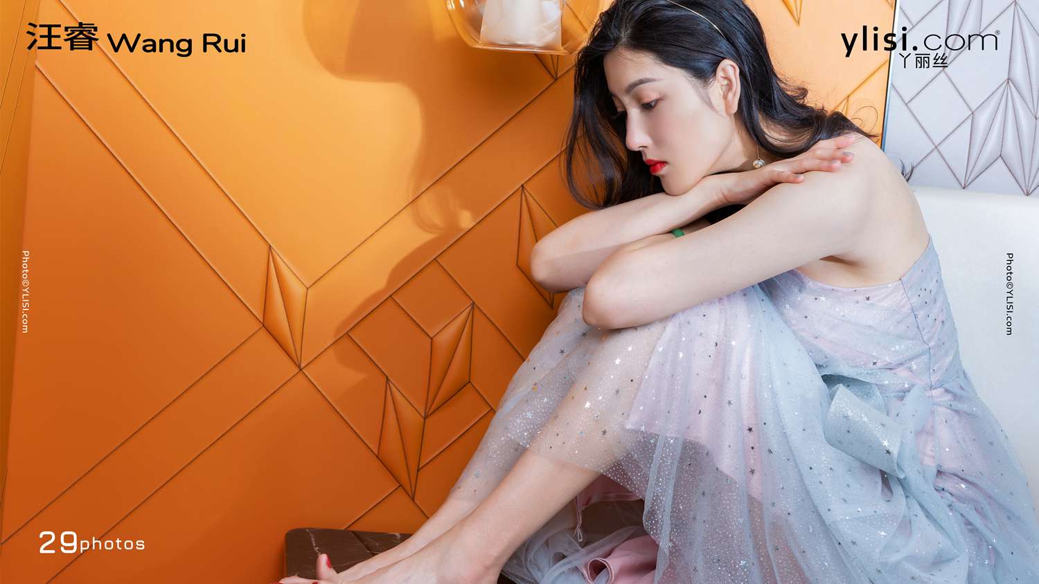 null Naked feet under elegant dress 高清写真套图