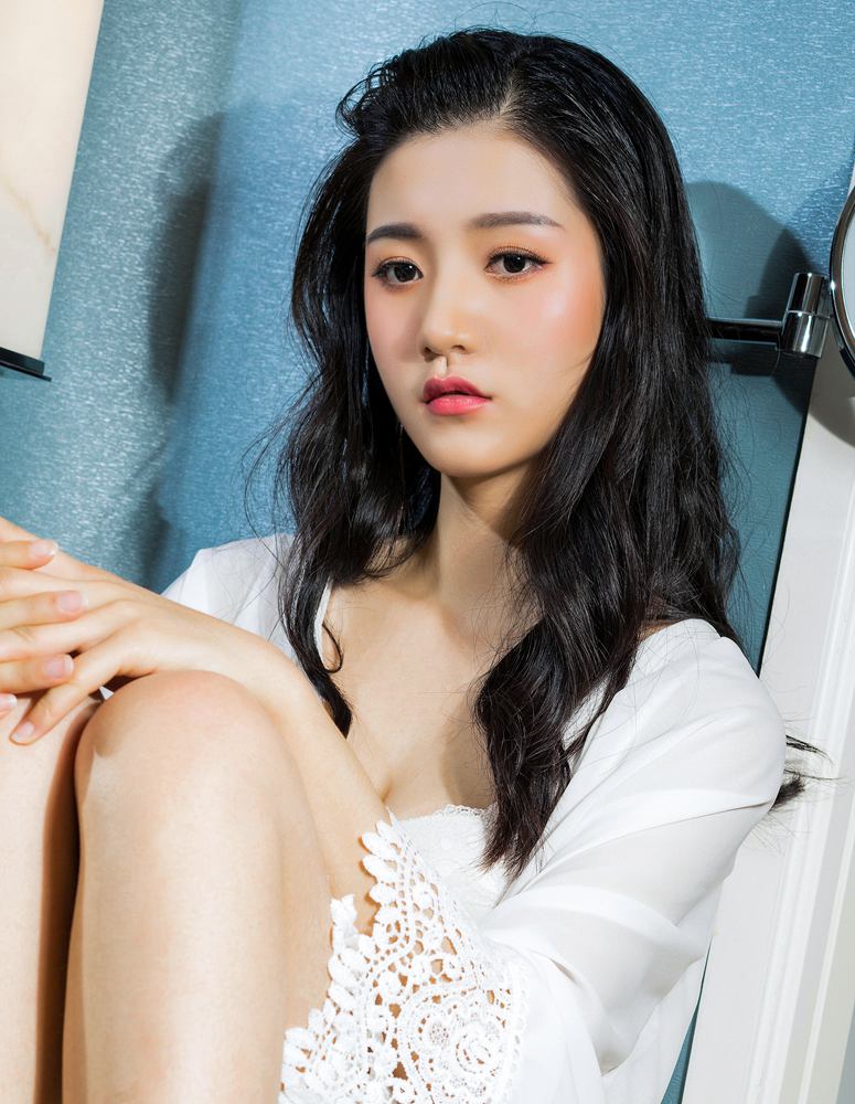 Zhou Qian 高清写真套图